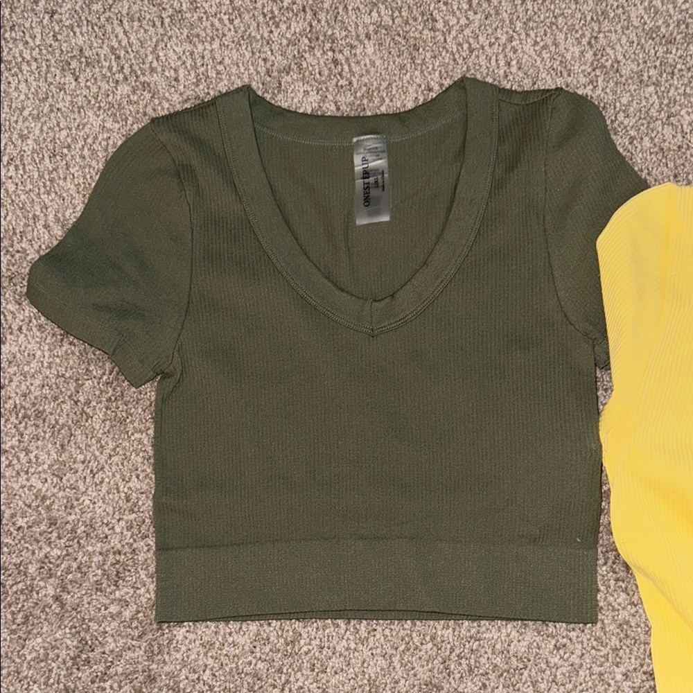One Step Up Ribbed Crop Tops 2 Pack - Picture 2 of 4